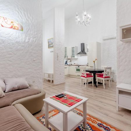 Apartments Villa Kameja Donji Okrug  Стая снимка