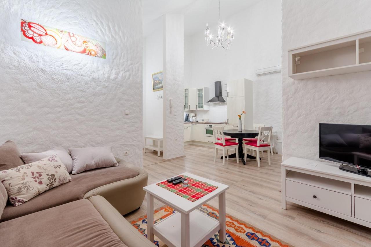 Apartments Villa Kameja Donji Okrug  Стая снимка