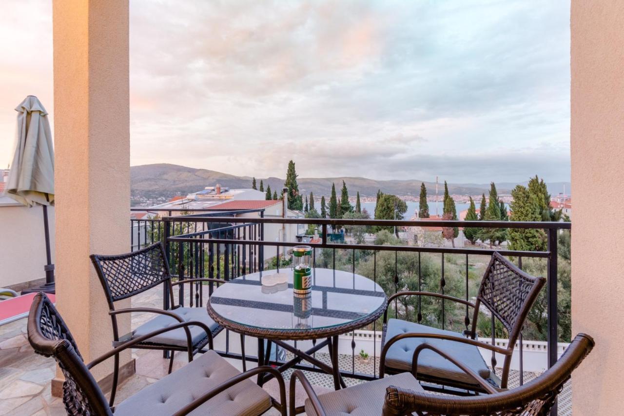 Apartments Villa Kameja Donji Okrug  Екстериор снимка